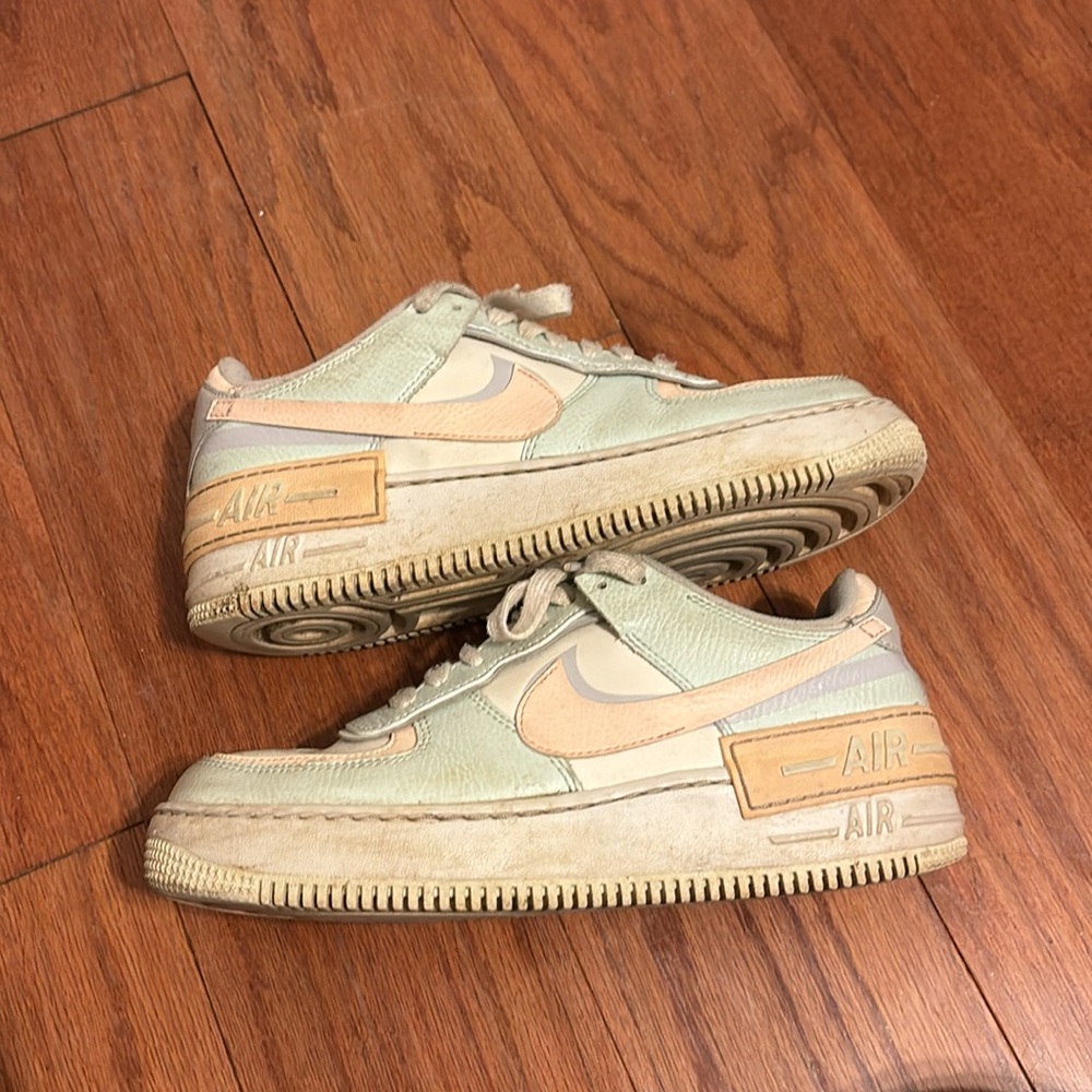 Air Force 1 shadow